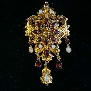 Gold, Opal and garnet pendant/pin